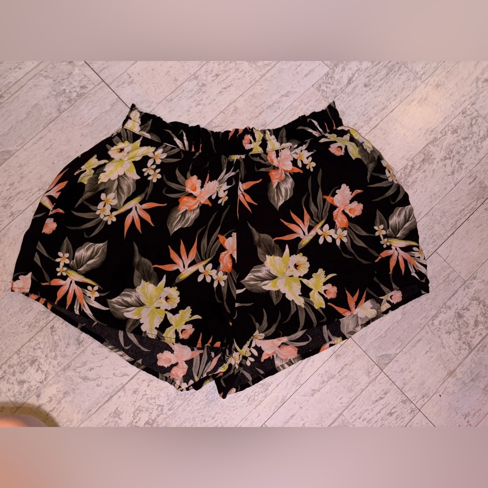 H&M Floral Black Women's Shorts